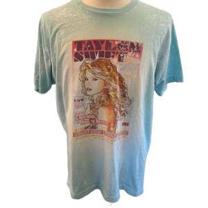 Rare 2011 Taylor Swift “Speak Now” World Tour T-Shirt Valley View Casino XL